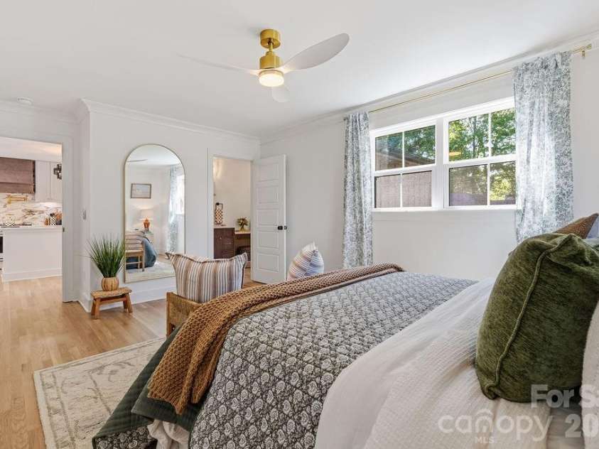 1939 Academy Street, Charlotte, NC 28205.  MLS# CAR4376177, YatesRealty ID 24770. Primary Suite