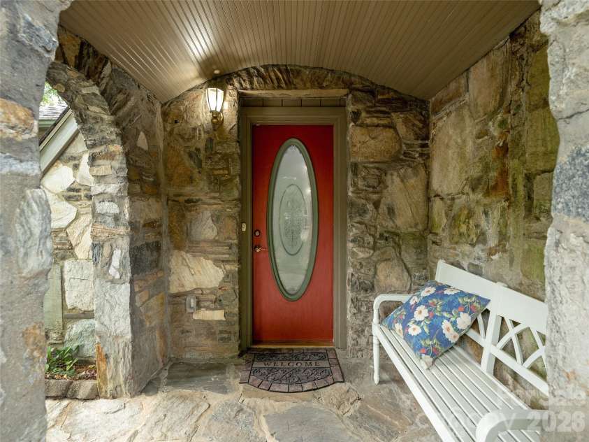 115 Oakland Road, Asheville, NC 28801.  MLS# CAR4377899, YatesRealty ID 24771. 