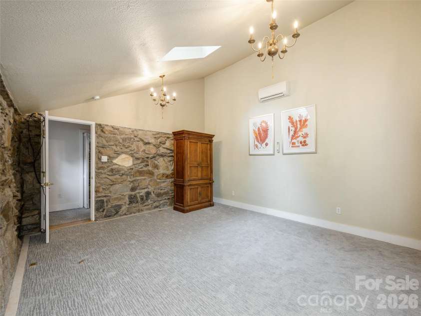 115 Oakland Road, Asheville, NC 28801.  MLS# CAR4377899, YatesRealty ID 24771. 