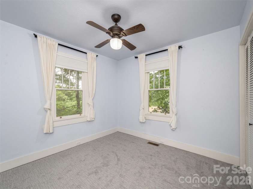 115 Oakland Road, Asheville, NC 28801.  MLS# CAR4377899, YatesRealty ID 24771. 