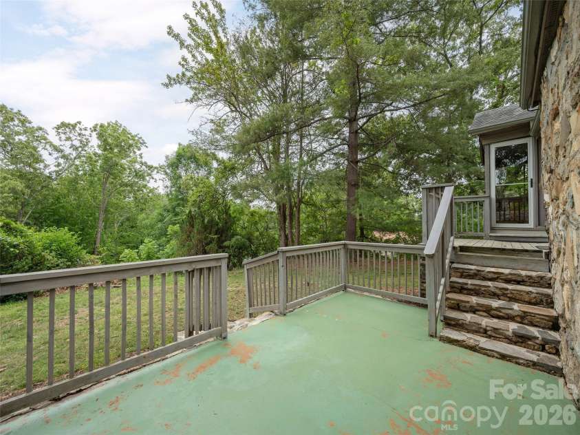 115 Oakland Road, Asheville, NC 28801.  MLS# CAR4377899, YatesRealty ID 24771. 