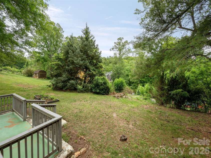 115 Oakland Road, Asheville, NC 28801.  MLS# CAR4377899, YatesRealty ID 24771. 