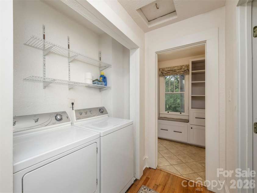 115 Oakland Road, Asheville, NC 28801.  MLS# CAR4377899, YatesRealty ID 24771. Laundry nook 