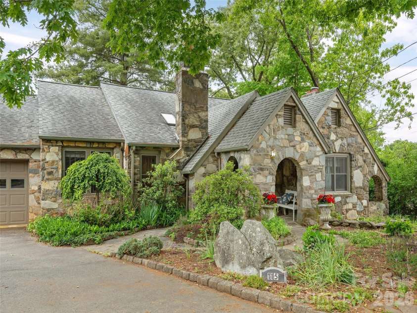 115 Oakland Road, Asheville, NC 28801.  MLS# CAR4377899, YatesRealty ID 24771. Native plants