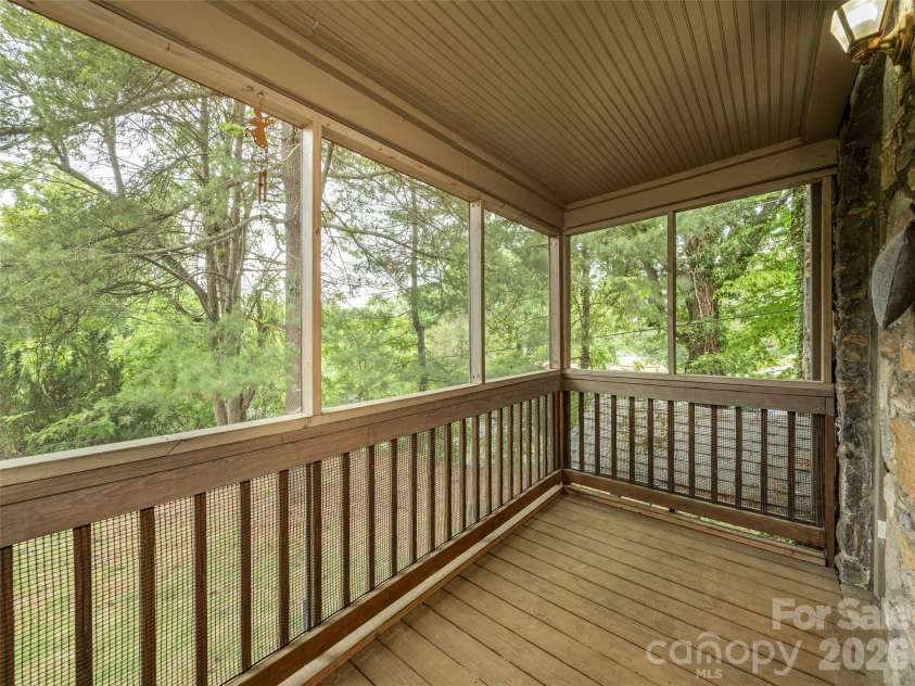 115 Oakland Road, Asheville, NC 28801.  MLS# CAR4377899, YatesRealty ID 24771. Screened deck 