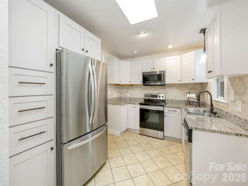 115 Oakland Road, Asheville, NC 28801.  MLS# CAR4377899, YatesRealty ID 24771. Updated kitchen, outside access to decks