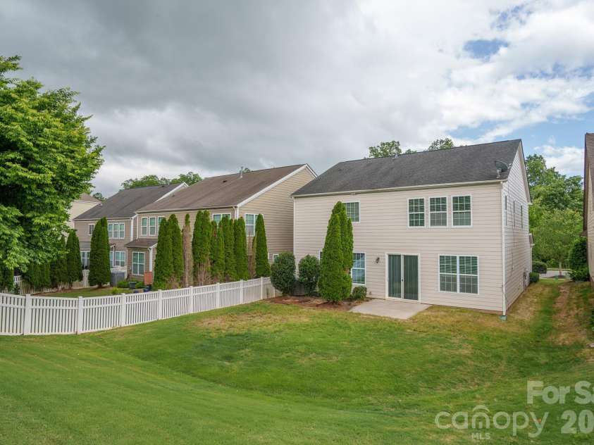 127 Blossom Ridge Drive, Mooresville, NC 28117.  MLS# CAR4380394, YatesRealty ID 24774. 