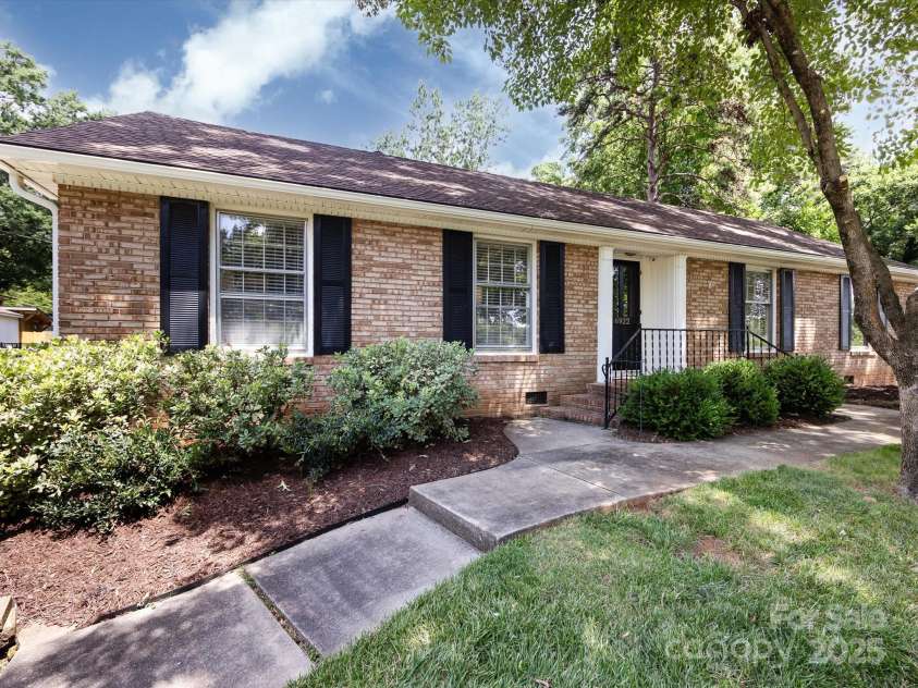 6922 Woodstock Drive, Charlotte, NC 28210.  MLS# CAR4255586, YatesRealty ID 24774. 