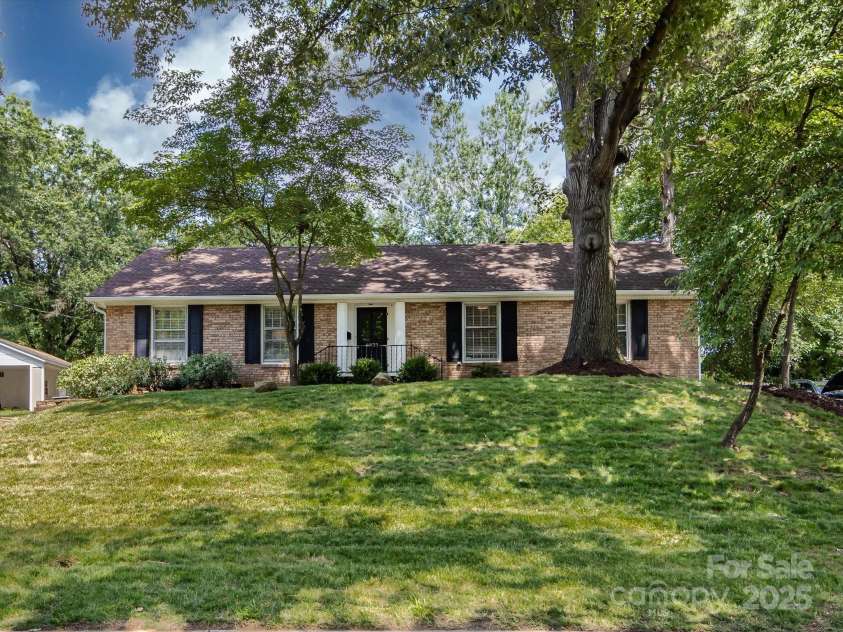 6922 Woodstock Drive, Charlotte, NC 28210.  MLS# CAR4255586, YatesRealty ID 24774. 