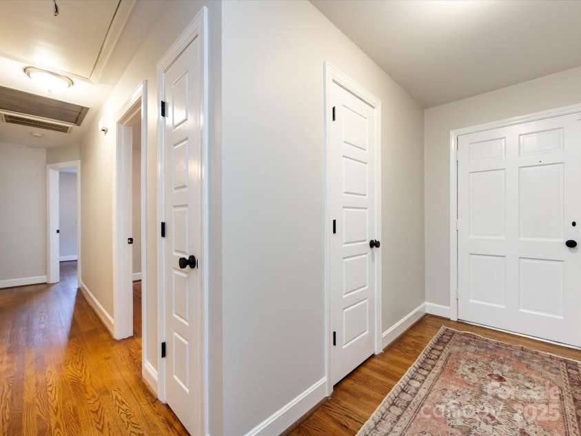 6922 Woodstock Drive, Charlotte, NC 28210.  MLS# CAR4255586, YatesRealty ID 24774. 