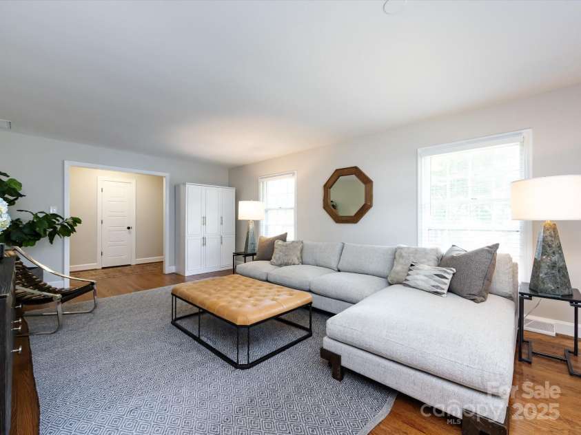 6922 Woodstock Drive, Charlotte, NC 28210.  MLS# CAR4255586, YatesRealty ID 24774. 