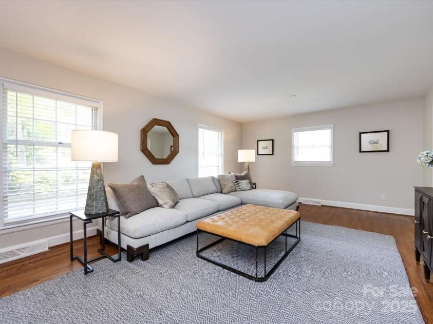 6922 Woodstock Drive, Charlotte, NC 28210.  MLS# CAR4255586, YatesRealty ID 24774. 