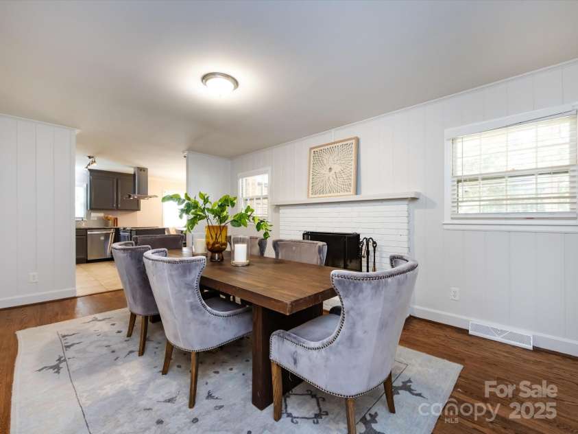 6922 Woodstock Drive, Charlotte, NC 28210.  MLS# CAR4255586, YatesRealty ID 24774. 