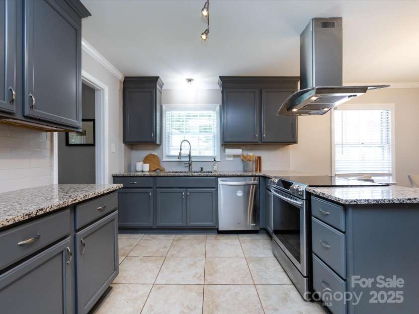 6922 Woodstock Drive, Charlotte, NC 28210.  MLS# CAR4255586, YatesRealty ID 24774. 
