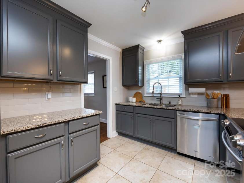 6922 Woodstock Drive, Charlotte, NC 28210.  MLS# CAR4255586, YatesRealty ID 24774. 