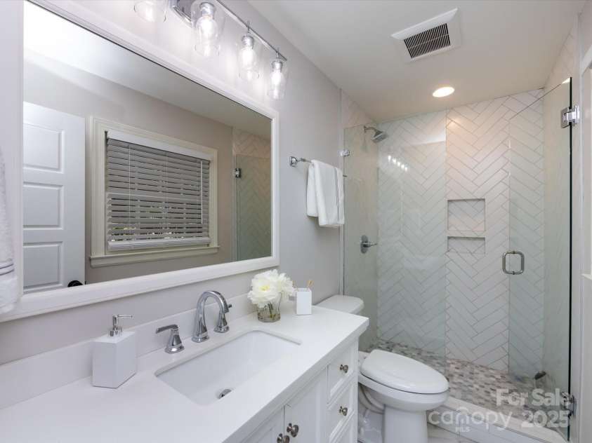 6922 Woodstock Drive, Charlotte, NC 28210.  MLS# CAR4255586, YatesRealty ID 24774. 