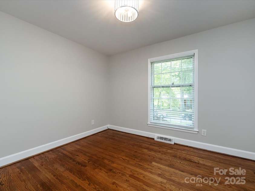6922 Woodstock Drive, Charlotte, NC 28210.  MLS# CAR4255586, YatesRealty ID 24774. 