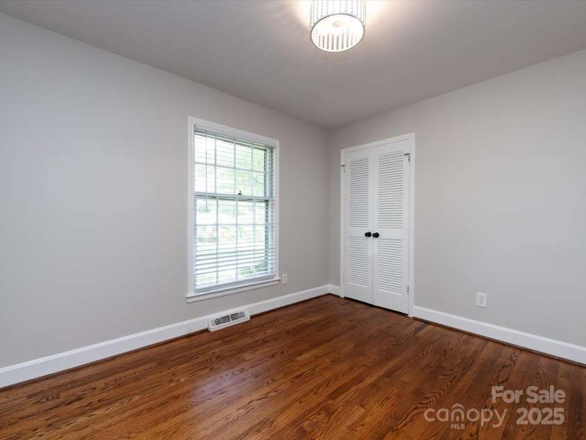 6922 Woodstock Drive, Charlotte, NC 28210.  MLS# CAR4255586, YatesRealty ID 24774. 