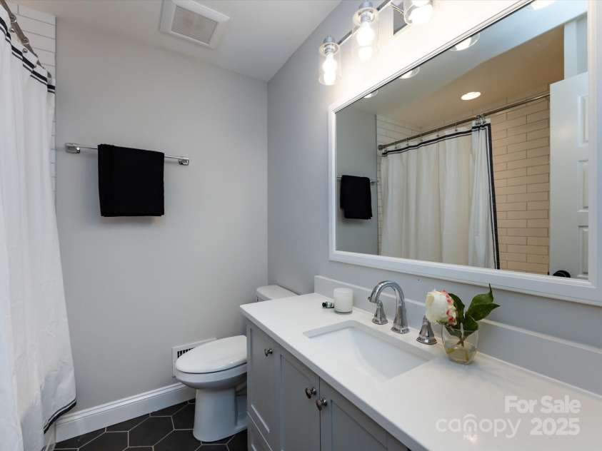 6922 Woodstock Drive, Charlotte, NC 28210.  MLS# CAR4255586, YatesRealty ID 24774. 