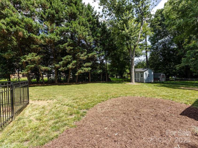 6922 Woodstock Drive, Charlotte, NC 28210.  MLS# CAR4255586, YatesRealty ID 24774. 