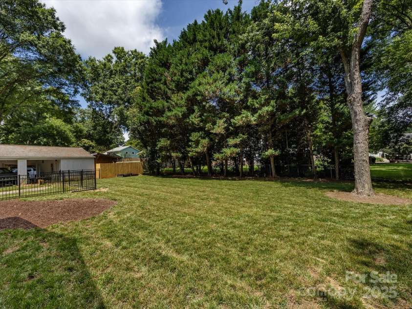 6922 Woodstock Drive, Charlotte, NC 28210.  MLS# CAR4255586, YatesRealty ID 24774. 
