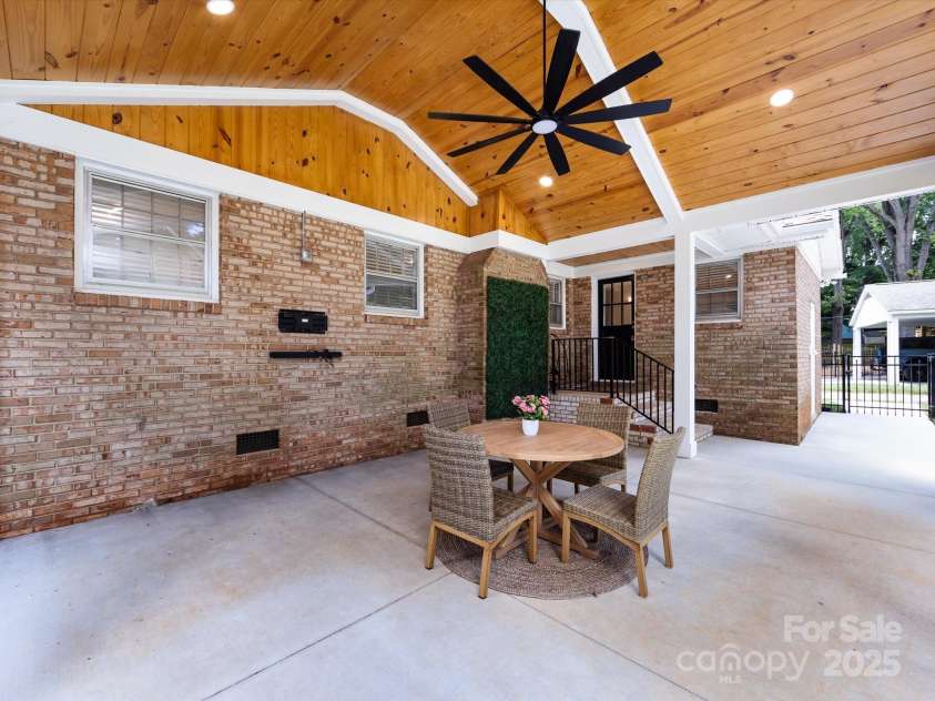 6922 Woodstock Drive, Charlotte, NC 28210.  MLS# CAR4255586, YatesRealty ID 24774. 