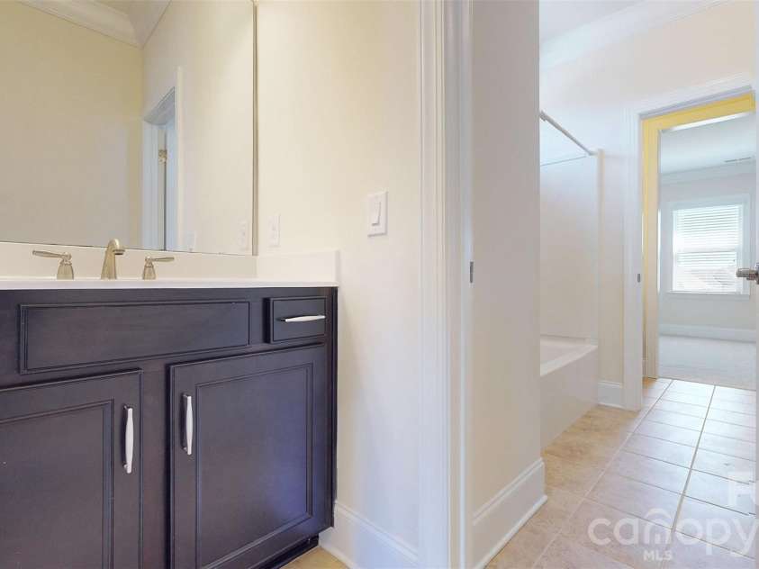 1719 Emory Oak Drive, Charlotte, NC 28270.  MLS# CAR4379613, YatesRealty ID 24775. Jack-Jill bath with two seperated sinks