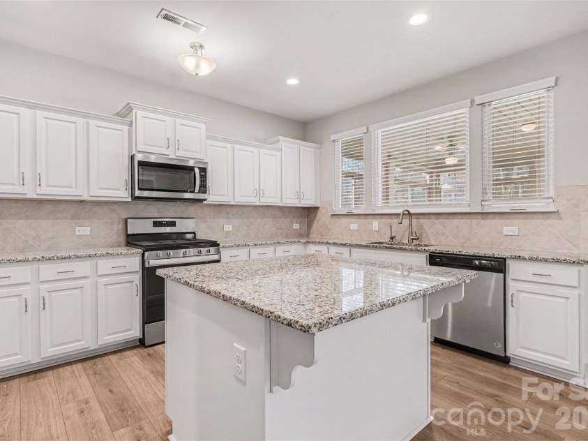 2120 Katie Alice Circle, Waxhaw, NC 28173.  MLS# CAR4381864, YatesRealty ID 24776. 