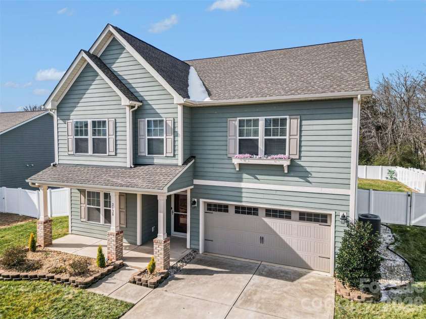 2120 Katie Alice Circle, Waxhaw, NC 28173.  MLS# CAR4381864, YatesRealty ID 24776. 