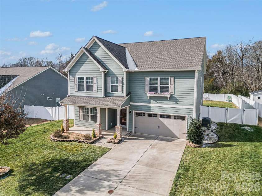 2120 Katie Alice Circle, Waxhaw, NC 28173.  MLS# CAR4381864, YatesRealty ID 24776. 
