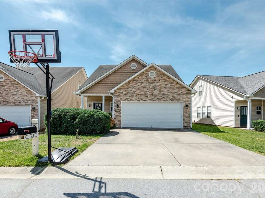 27 Chowan Drive, Fletcher, NC 28732.  MLS# CAR4378880, YatesRealty ID 24778. 