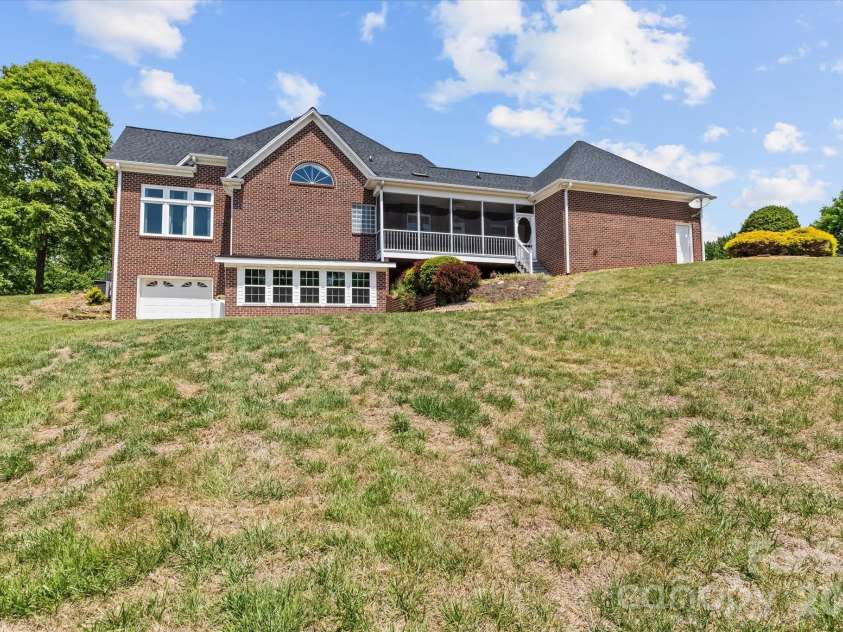 1148 Town N Country Drive, Wilkesboro, NC 28697.  MLS# CAR4334667, YatesRealty ID 2478. 