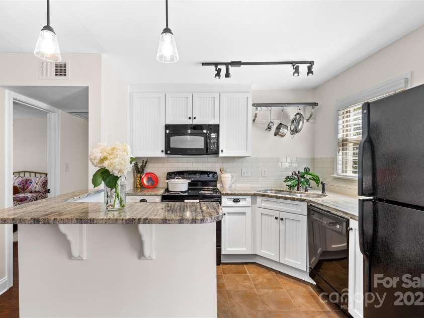 4921 Park Road, Charlotte, NC 28209.  MLS# CAR4237259, YatesRealty ID 2478. 
