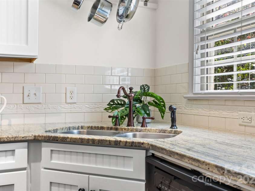 4921 Park Road, Charlotte, NC 28209.  MLS# CAR4237259, YatesRealty ID 2478. 
