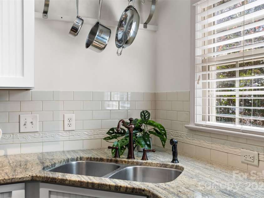 4921 Park Road, Charlotte, NC 28209.  MLS# CAR4237259, YatesRealty ID 2478. 
