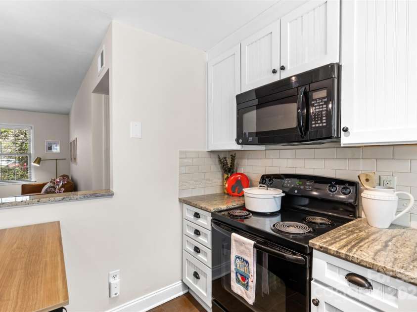 4921 Park Road, Charlotte, NC 28209.  MLS# CAR4237259, YatesRealty ID 2478. 
