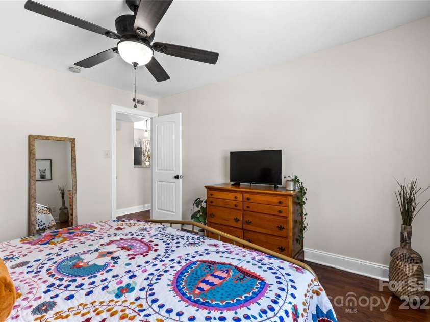 4921 Park Road, Charlotte, NC 28209.  MLS# CAR4237259, YatesRealty ID 2478. 