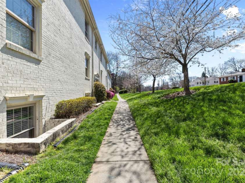 4921 Park Road, Charlotte, NC 28209.  MLS# CAR4237259, YatesRealty ID 2478. 