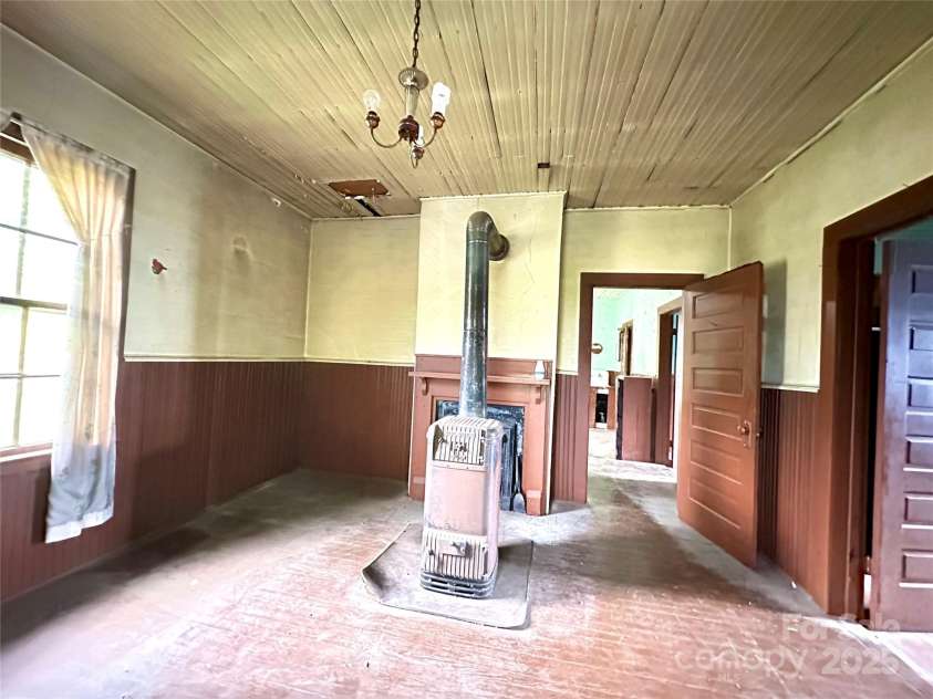 67 Circle EM Street, Marion, NC 28752.  MLS# CAR4269034, YatesRealty ID 24782. Living room