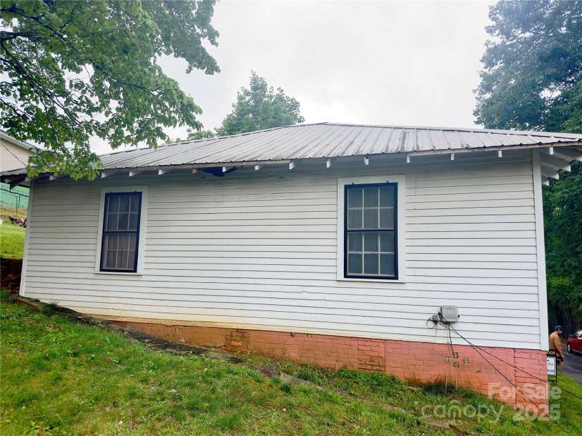 67 Circle EM Street, Marion, NC 28752.  MLS# CAR4269034, YatesRealty ID 24782. Side View