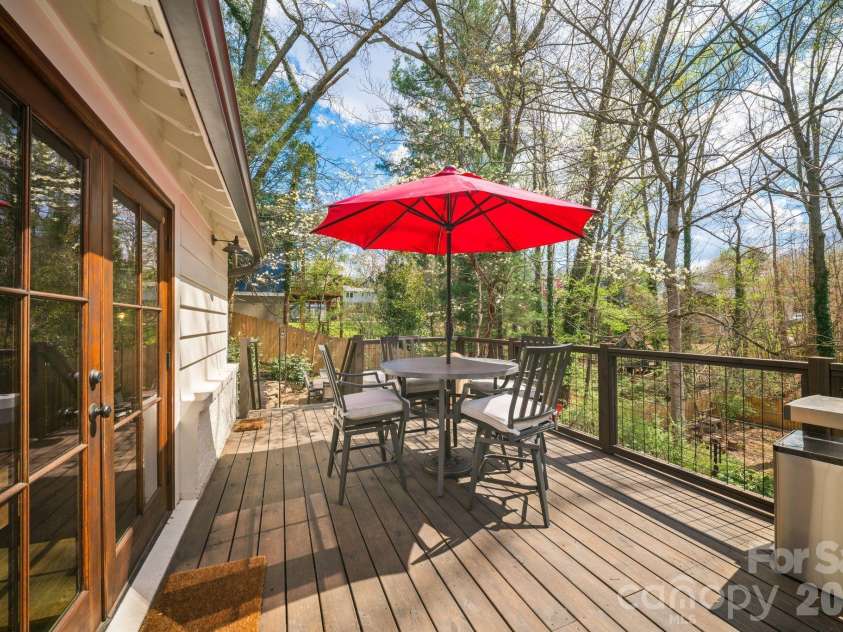 24 Dellwood Street, Asheville, NC 28806.  MLS# CAR4359251, YatesRealty ID 24783. 