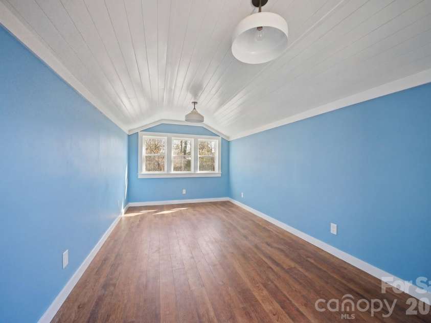 24 Dellwood Street, Asheville, NC 28806.  MLS# CAR4359251, YatesRealty ID 24783. 