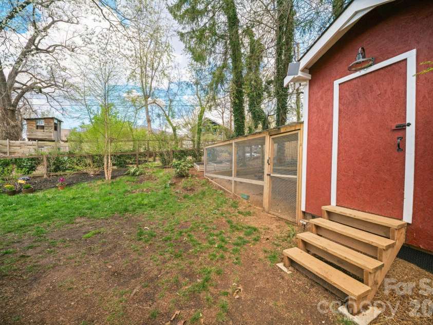 24 Dellwood Street, Asheville, NC 28806.  MLS# CAR4359251, YatesRealty ID 24783. 
