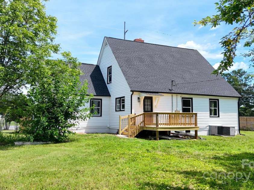 307 Sunset Drive, Monroe, NC 28112.  MLS# CAR4269503, YatesRealty ID 24783. 