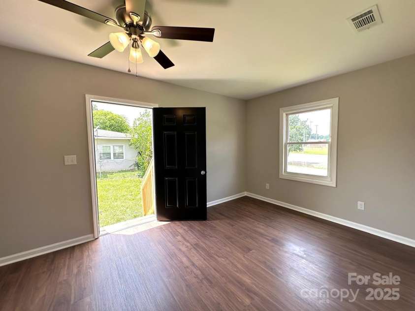 307 Sunset Drive, Monroe, NC 28112.  MLS# CAR4269503, YatesRealty ID 24783. Flex Space / Office/ Gym with exterior entrance