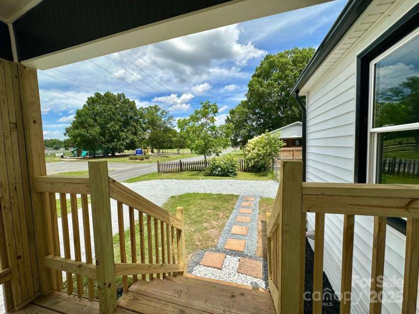 307 Sunset Drive, Monroe, NC 28112.  MLS# CAR4269503, YatesRealty ID 24783. Front Porch