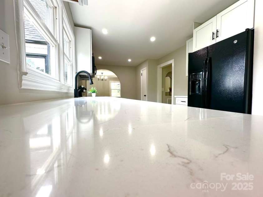 307 Sunset Drive, Monroe, NC 28112.  MLS# CAR4269503, YatesRealty ID 24783. Quartz Countertops