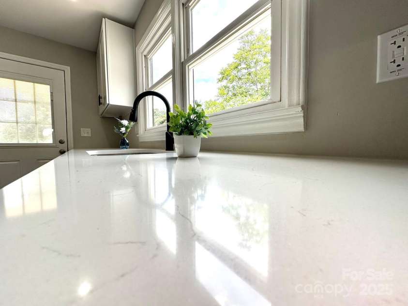 307 Sunset Drive, Monroe, NC 28112.  MLS# CAR4269503, YatesRealty ID 24783. Quartz Countertops