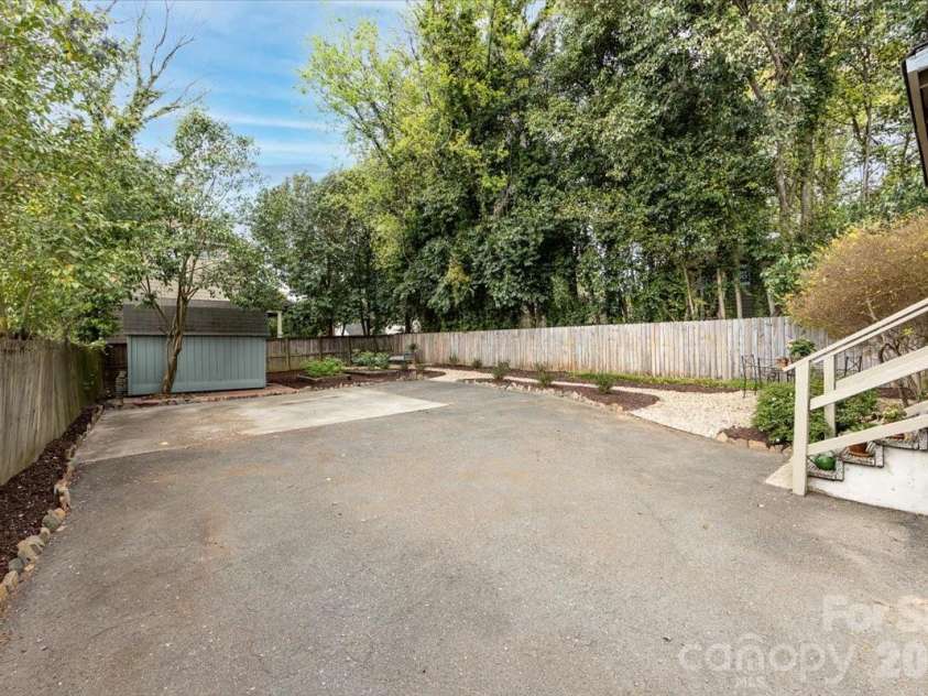 1516 Matheson Avenue, Charlotte, NC 28205.  MLS# CAR4363341, YatesRealty ID 24784. 