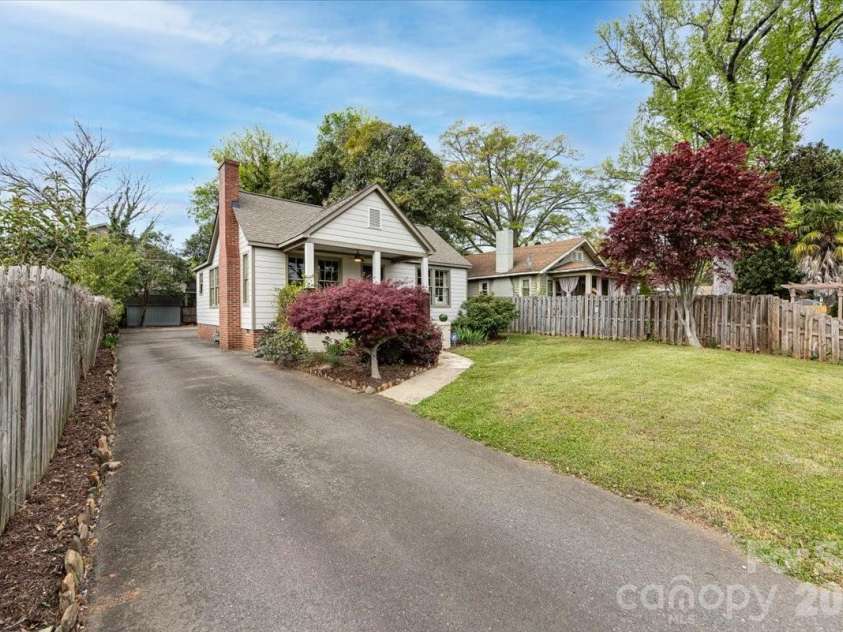 1516 Matheson Avenue, Charlotte, NC 28205.  MLS# CAR4363341, YatesRealty ID 24784. 